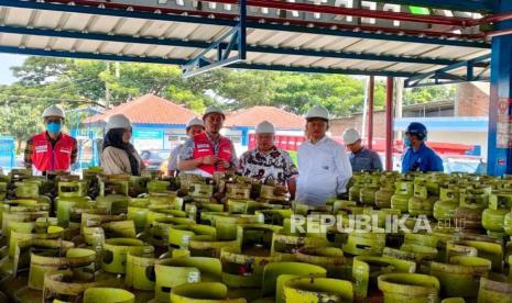 PT Pertamina Patra Niaga Regional Jawa Bagian Barat memastikan stok dan penyaluran LPG 3 Kg di wilayah Cirebon aman. 