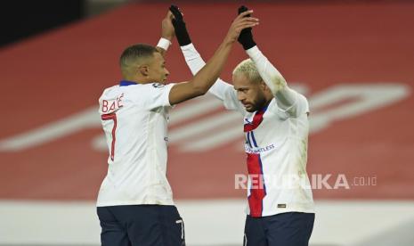 Kylian Mbappe (kiri) dan Neymar (kanan), dua bintang Paris Saint-Germain (PSG).