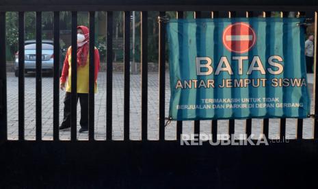 Pemerintah Kota Bekasi, Jawa Barat mulai memberlakukan kebijakan pembelajaran tatap muka (PTM) terbatas dengan kapasitas maksimal 50 persen peserta didik pada awal pekan depan. (Foto: Sekolah di Bekasi)