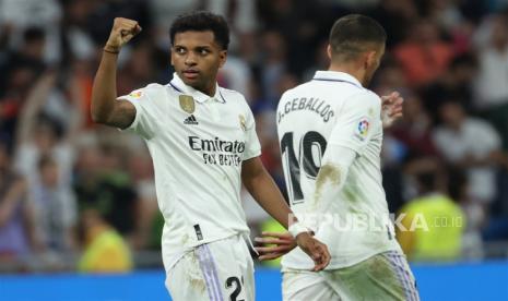 Gelandang serang Real Madrid, Rodrygo (kiri), berselebrasi setelah mencetak gol.