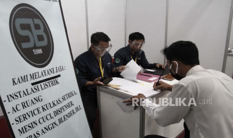 Peserta memasukkan data diri saat mengikuti Job Matching Bursa Kerja Khusus (ilustrasi). Disnaker Kota Depok, Jawa Barat melakukan penandatanganan MoU dengan sejumlah perusahaan untuk memaksimalkan penyerapan tenaga kerja lulusan SMK.