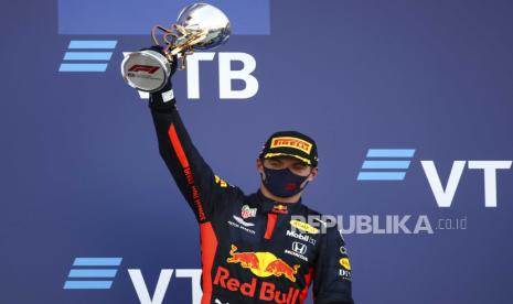 Verstappen Termotivasi dengan Rekor 92 Kemenangan Hamilton
