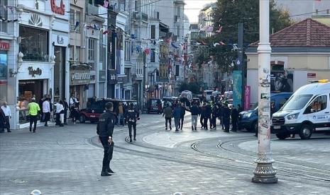 Sebuah ledakan yang mengguncang Jalan Istiklal di daerah Beyoglu, Istanbul pada Ahad (13/11/2022) menewaskan enam orang dan melukai 81 lainnya