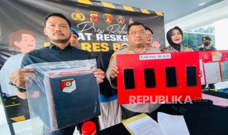 Kepala Polres Bogor (Kapolres) Bogor AKBP Iman Imanuddin menyampaikan pengungkapankasus dugaan tindak pidana perdagangan orang (TPPO) modus pekerja migran di Kabupaten Bogor, Jawa Barat.