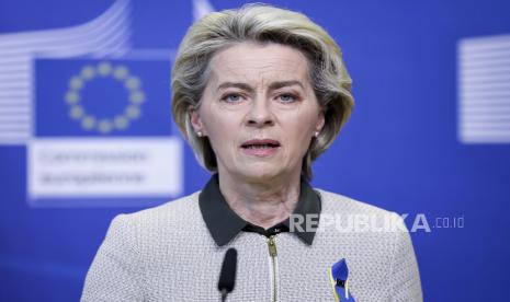 Presiden Komisi Eropa Ursula von der Leyen mengatakan Uni Eropa (EU) akan menangguhkan perdagangan dan perlakuan ekonomi istimewa bagi Rusia dan menindak penggunaan aset kripto, juga melarang ekspor barang mewah EU ke Rusia dan impor barang besi dan baja