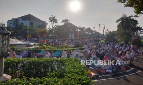 Suasana sholat Idul Fitri di Universitas Muhammadiyah Yogyakarta, Jumat (21/4/2024).