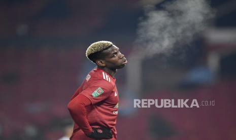 Reaksi Paul Pogba dari Manchester United saat pertandingan sepak bola semifinal Piala Carabao Inggris antara Manchester United vs Manchester City di Manchester, Inggris, 06 Januari 2021.