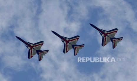 Militer Cina mengatakan mereka mengirim jet tempur untuk memantau dan memperingatkan pesawat patroli Angkatan Laut Amerika Serikat (AS) yang terbang di atas Selat Taiwan