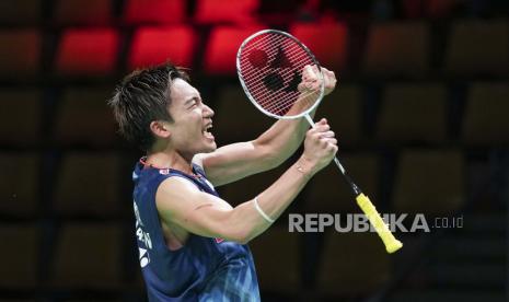 Pebulu tangkis tunggal putra Jepang, Kento Momota.