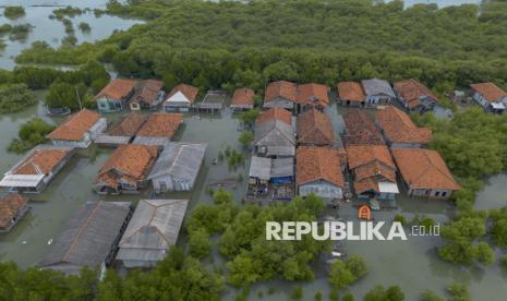 Banjir Rob di Desa Eretan Wetan Tak Kunjung Diatasi, Warga Gelar Aksi Demo |Republika Online 7 083456200 1762524151 830 556