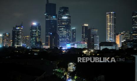 Ilustrasi gedung perkantoran di Jakarta. Pemerintah telah menetapkan target pertumbuhan ekonomi sebesar 5,2 persen pada RAPBN 2025.