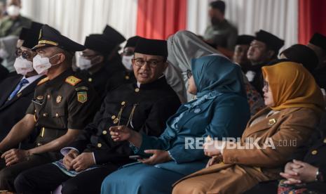 Gubernur DKI Jakarta Anies Baswedan menghadiri upacara HUT ke-495 Kota Jakarta di kawasan Monas, Jakarta, Rabu (22/6/2022). Upacara HUT ke-495 Kota Jakarta yang diikuti 1.000 peserta dari berbagai unsur masyarakat dan perangkat kerja Pemprov DKI Jakarta tersebut bertemakan Jakarta Hajatan dengan slogan Celeberate Jakarta: Kolaborasi, Akselerasi dan Elevasi. Republika/Putra M. Akbar