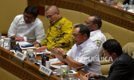 Menteri Dalam Negeri (Mendagri) Tito Karnavian. Pengamat politik yang juga pemerhati pemilu Jerry Sumampouw menyarankan agar Penjabat (Pj) Gubernur DKI Jakarta sebaiknya dari internal Kementerian Dalam Negeri karena pejabat internal Kemendagri sangat memahami persoalan pemerintah daerah.