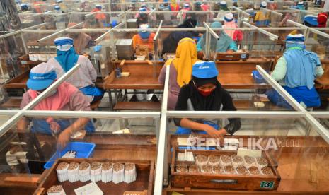 Buruh rokok penerima bantuan langsung tunai di Kabupaten Kudus, Jawa Tengah, harus lolos verifikasi dan validasi guna menghindari berbagai permasalahan di antaranya kemungkinan adanya bantuan dobel dari sumber lain. (Foto: Buruh rokok)