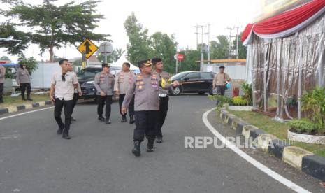 Kapolres Indramayu, AKBP M Fahri Siregar melakukan survei jalur mudik Lebaran dan pemeriksaan pos pam/yan yang tersebar di sejumlah titik di wilayah hukum Polres Indramayu, Ahad (31/3/2024). 