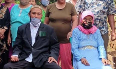 Perjalanan Asmara Pemuda Nikahi Nenek Berumur 72 Tahun