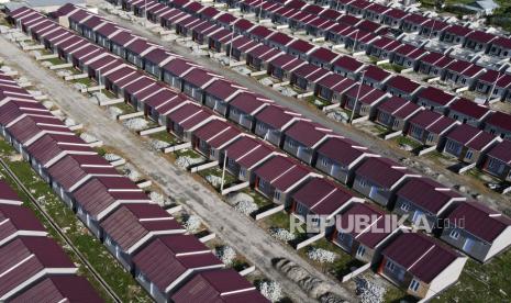 Foto udara pembangunan perumahan bersubsidi di Kabupaten Sigi, Sulawesi Tengah, Jumat (2/9/2022). Kementerian Pekerjaan Umum dan Perumahan Rakyat (PUPR) mengalokasikan program pembiayaan perumahan pada tahun 2023 dengan total anggaran Rp34,17 triliun untuk 274.924 unit guna mendukung pemilikan rumah bagi masyarakat. 