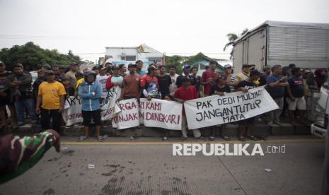 Banjir Rob di Desa Eretan Wetan Tak Kunjung Diatasi, Warga Gelar Aksi Demo |Republika Online 3 083950600 1762524153 830 556