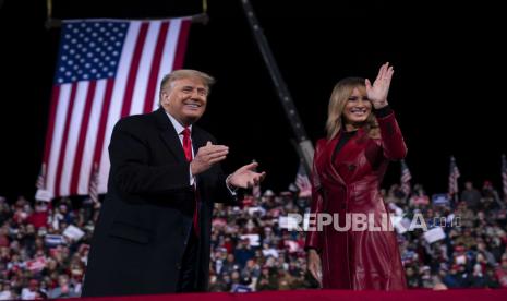 Mantan Presiden Donald Trump dan ibu negara Melania