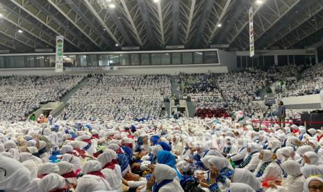 Badan Kontak Majelis Taklim (BKMT) menggelar tasyakur Milad ke-42 tahun di Istora Senayan, Jakarta, hari ini Selasa (21/2/2023). Jelang Pemilu, Kemenag Minta BKMT Bantu Jaga Kerukunan di Sulut