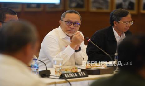 Mendag Zulkifli Hasan menggelar Rapat Evaluasi Pendistribusian Minyak Goreng Rakyat dengan produsen minyak goreng pada Senin (30/1/2023) di Jakarta.