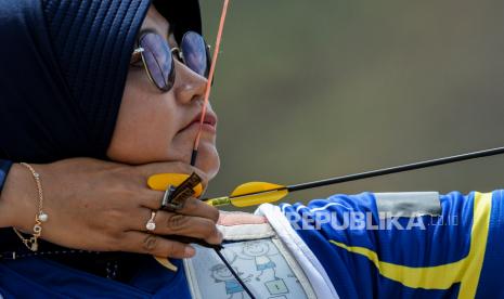 Atlet panahan putri Syifa Nur Afifah Kamal 