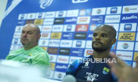  Prematch Conference jelang laga Persib vs PSS Sleman di Stadion GBLA Bandung, Jumat (27/10/2023). Hadir sebagai narasumber Coach Bojan Hodak dan striker Persib David Da Silva