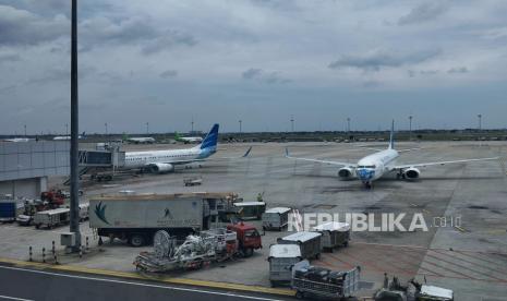 Sejumlah pesawat terbang berada di apron Terminal 3 Bandara Soekarno Hatta, Tangerang, Banten, Jumat (23/2/2024).