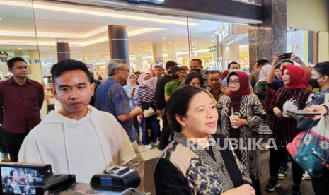 Didampingi 3 kepala daerah Puan berkunjung ke mall solo Paragon, Sabtu (27/5/2023). Puan berkeyakinan survei Ganjar akan kembali unggul 