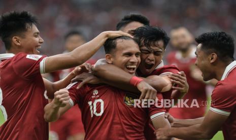 Pemain timnas Indonesia Eggy Maulana Fikri melakukan selebrasi seusai mencetak gol ke gawang Kamboja dalam laga Piala AFF 2022 di Stadion Gelora Bung Karno, Jakarta, Jumat (23/12/2022). Pada pertandingan itu Indonesia menang dengan skor 2-1 melalui gol Eggy Maulana Fikri dan Witan Sulaiman.