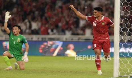 Pemain timnas Indonesia Ramadhan Sananta melakukan selebrasi usai berhasil mencetak gol saat bertanding melawan timnas Brunei Darussalam pada laga Kualifikasi Piala Dunia 2026 zona Asia di Stadion Utama Gelora Bung Karno (SUGBK), Jakarta, Kamis (12/10/2023). Timnas Indoneaia berhasil menang melawan timnas Brunei Darussalam dengan skor 6-0 yang dihasilkan oleh gol hatrick  Dimas Drajad, dua gol oleh Ramadhan Sananta dan satu gol dari Rizky Ridho.