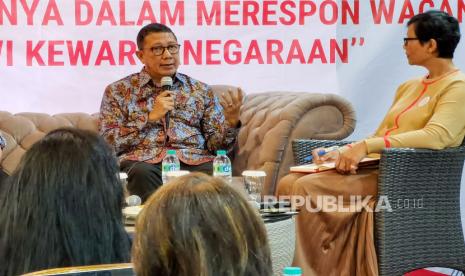 Pengurus Gerakan Nurani Bangsa Lukman Hakim Saifuddin (kiri)