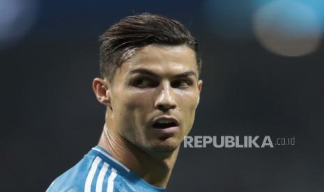 Bintang timnas Portugal, Cristiano Ronaldo. Ronaldo mengaku senang bisa bergabung dengan klub Arab Saudi, Al-Nassr, untuk masa kontrak selama dua tahun, Sabtu (31/12/2022). Ronaldo sebenarnya sempat mengaku ingin kembali ke Real Madrid.