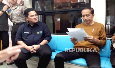 Presiden Jokowi menjajal LRT Jabodebek bersama Menteri BUMN Erick Thohir, Kamis (3/8/2023).