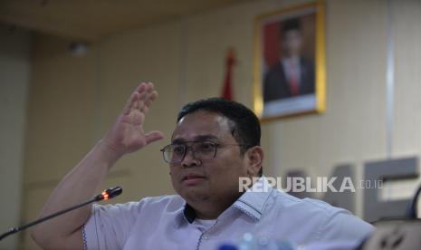 Ketua Bawaslu Rahmat Bagja memberikan keterangan pers tentang Pemetaan TPS Rawan dan Strategi Pencegahan Jelang Pemungutan Suara di Gedung Bawaslu, Jakarta, Ahad (11/2/2024). Bawaslu petakan Tempat Pemungutan Suara (TPS) rawan pada Pemilu 2024 untuk mengantisipasi gangguan/hambatan di TPS pada hari pemungutan suara. Hasilnya, terdapat 7 indikator TPS rawan yang paling banyak terjadi, 14 indikator yang banyak terjadi, dan 1 indikator yang tidak banyak terjadi namun tetap perlu diantisipasi.