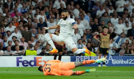 Penyerang Real Madrid Karim Benzema saat beraksi melawan Manchester City di leg pertama semifinal Liga Champions,