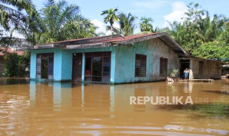 Rumah warga terendam banjir, ilustrasi.