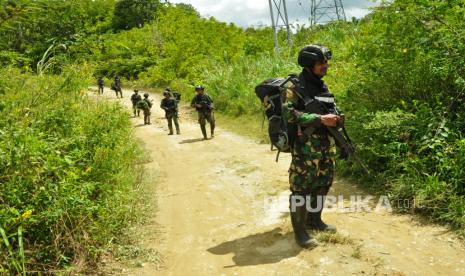 Komando Operasi Gabungan Khusus (Koopsgabsus) Tri Cakti TNI memburu empat dari total 11 teroris Mujahidin Indonesia Timur (MIT) di Poso yang saat ini masih masuk dalam daftar pencarian orang (DPO). (Ilustrasi Penyisiran DPO MIT)