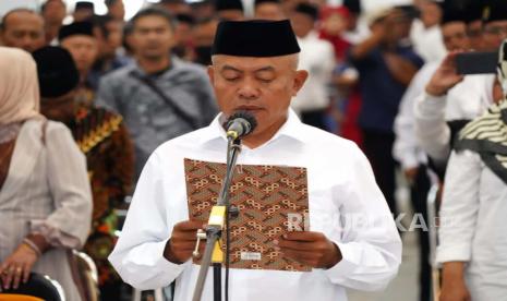 Ratusan calon kades melaksanakan deklarasi damai pilkades serentak di Gedung Pendopo, Kecamatan Garut Kota, Kabupaten Garut, Rabu (10/5/2023). 