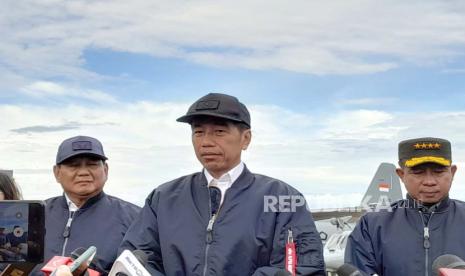 Presiden Joko Widodo (Jokowi) saat memberikan keterangan pers di Pangkalan TNI AU Halim Perdanakusuma, Jakarta, Rabu (24/1/2024).