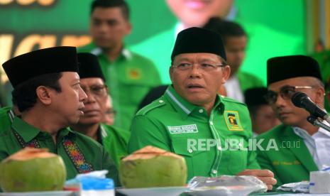 Plt Ketua Umum PPP, Muhamad Mardiono (tengah) bersama Ketua Majelis Pertimbangan PPP M Romahurmuziy alias Romi (kiri).