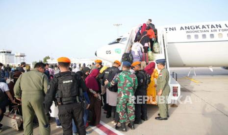 Sebanyak 110 Warga Negara Indonesia (WNI) yang berada di Sudan telah dievakuasi menggunakan pesawat milik TNI AU ke Jeddah, Arab Saudi pada Rabu (26/4/2023).