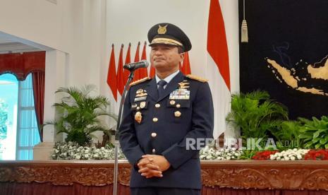 Kepala Staf Angkatan Udara (KSAU) Marsekal TNI Mohamad Tonny Harjono saat memberikan keterangan pers usai dilantik di Istana Negara, Jakarta, Jumat (5/4/2024).