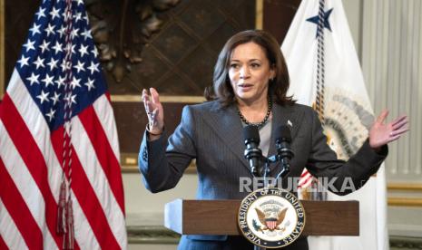 Wakil Presiden Amerika Serikat (AS) Kamala Harris melakukan lawatan tur ke Afrika selama sepekan. Salah satu tujuan dari rangkaian kunjungannya adalah melawan pengaruh Cina yang semakin besar di kawasan tersebut.