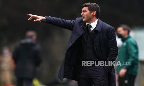 Pelatih kepala Roma Paulo Fonseca saat pertandingan sepak bola UEFA Europa League dengan Sporting de Braga yang diadakan di Braga Municipal Stadium, Braga, Portugal, 18 Februari 20201.