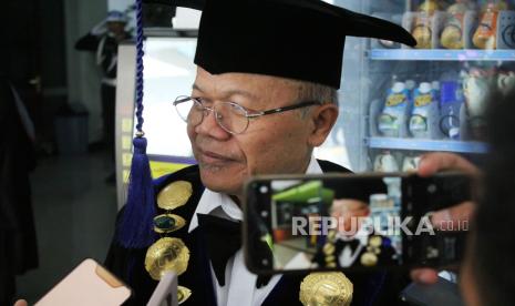 Rektor Universitas Islam Bandung (Unisba) Prof Edi Setiadi.