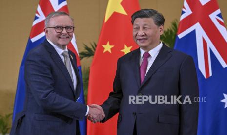 File-Perdana Menteri Australia Anthony Albanese, kiri, bertemu dengan Presiden China Xi Jinping di sela-sela KTT G-20 di Nusa Dua, Bali, Indonesia, Selasa, 15 November 2022.