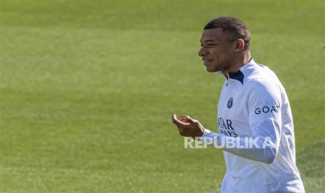 Striker Paris Saint Germain Kylian Mbappe kian dekat menuju Real Madrid. 