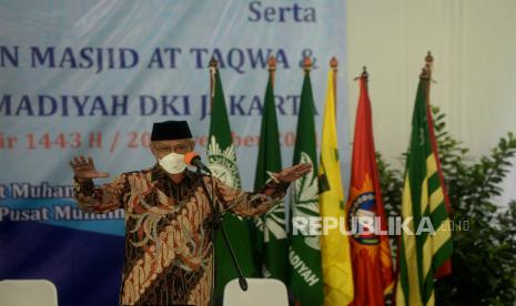  Pesan Idul Fitri Ketum PP Muhammadiyah. Foto:  Ketua Umum Pimpinan Pusat Muhammadiyah Haedar Nashir memberikan sambutan saat peresmian Masjid At-Taqwa dan Gedung Dakwah Muhammadiyah DKI Jakarta, Sabtu (20/11). Kegiatan ini sekaligus untuk meramaikan momentum milad Muhammadiyah ke-109.Prayogi/Republika