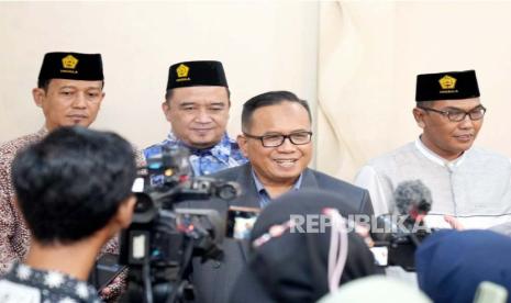 Rektor Universitas Islam Sultan Agung (Unissula) Semarang, Prof Dr H Gunarto SH MH saat memberikan keterangan terkait dukungannya terhadap langkah Komite Pencegahan Tindak Pidana Pencucian Uang (TPPU) dalam  menuntaskan dugaan skandal TPPU di Kementerian Keuangan (Kemenkeu), di kampus Unissula, Semarang, Jumat (31/3/2023).